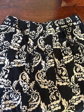 Lapis Black & White Damask Print Pleated Skirt — Size S — Lightly Worn